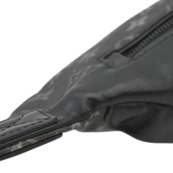 LOUIS VUITTON Discovery Monogram Galaxy Bumbag Black - Picture 7 of 13